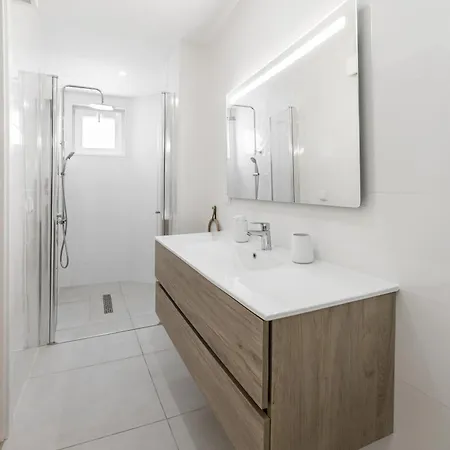 Surf & Chill Peniche *